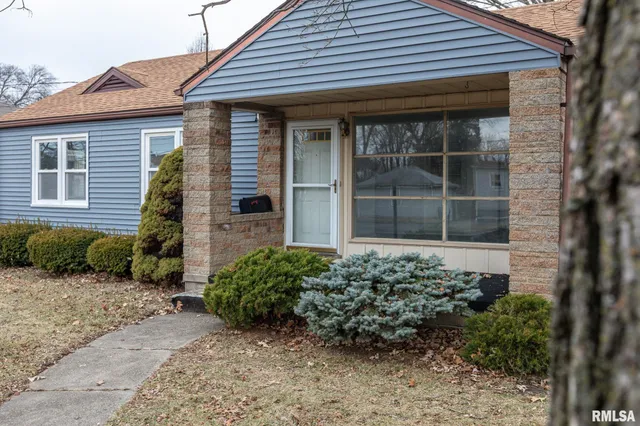 $175,000 | 901 West Forrest Hill Avenue, Peoria, IL 61604