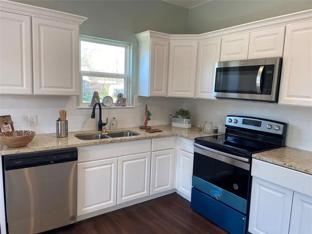 $1,690 | 1003 South 1st Street, Sherman, TX 75090