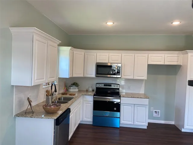 $1,690 | 1003 South 1st Street, Sherman, TX 75090