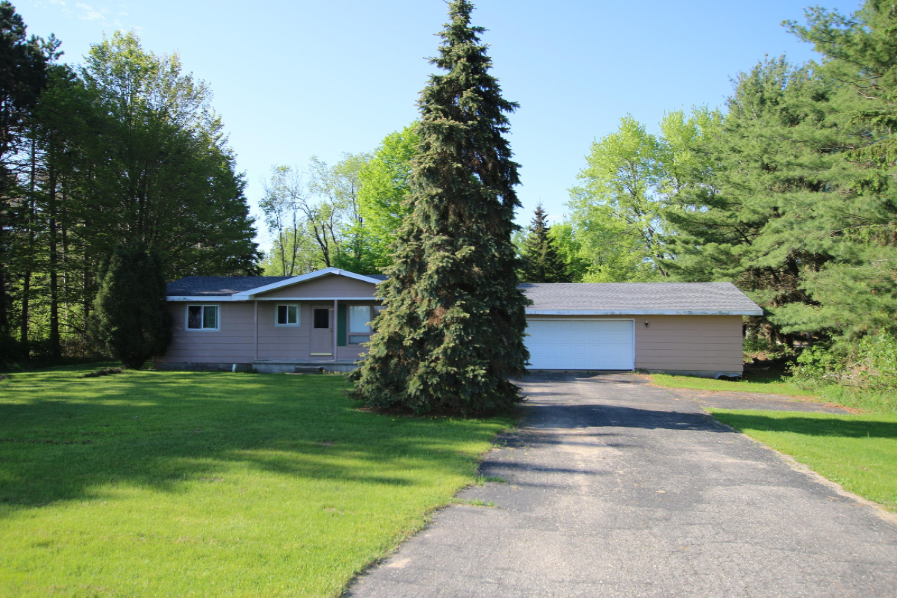 21235 22 Mile Road Paris, MI 49338 - Photo 1 of 1 IMG_0559