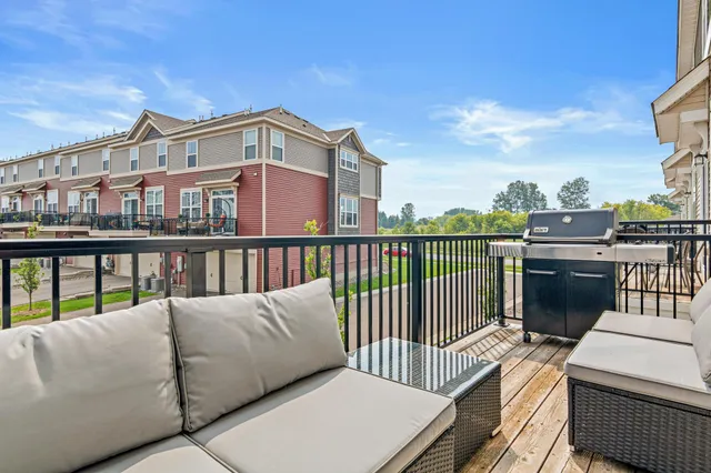 $410,000 | 7538 38th Street North, Oakdale, MN 55128