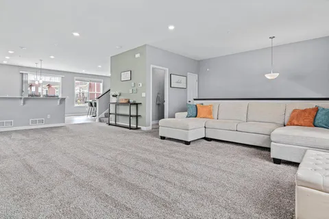 $410,000 | 7538 38th Street North, Oakdale, MN 55128