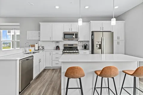 $410,000 | 7538 38th Street North, Oakdale, MN 55128