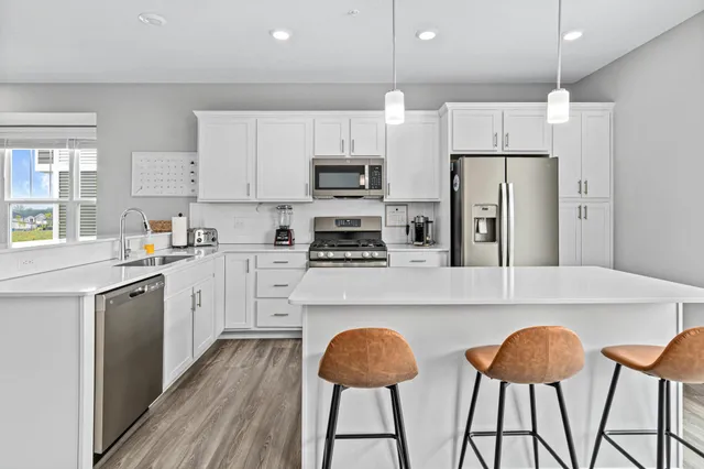 $410,000 | 7538 38th Street North, Oakdale, MN 55128