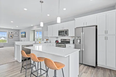 $410,000 | 7538 38th Street North, Oakdale, MN 55128