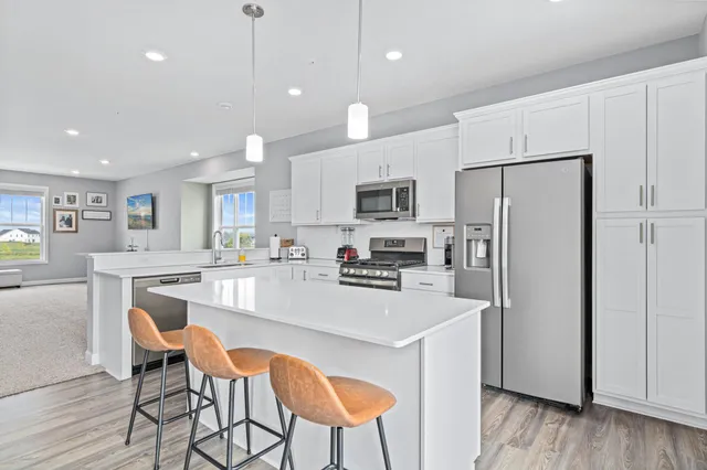 $410,000 | 7538 38th Street North, Oakdale, MN 55128