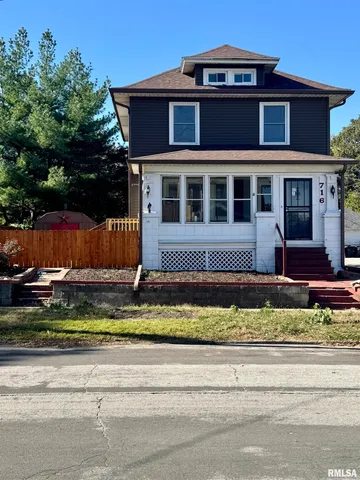 $1,450 | 716 46th Street, Rock Island, IL 61201