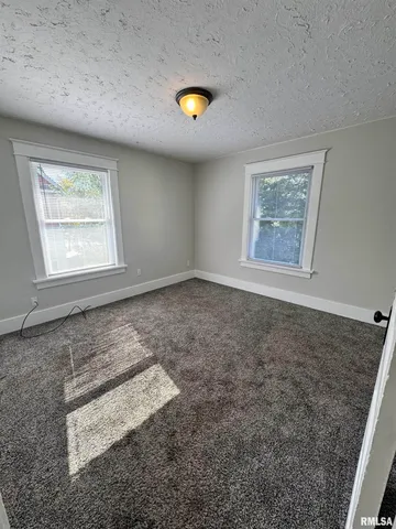 $1,450 | 716 46th Street, Rock Island, IL 61201