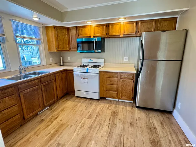 $1,450 | 716 46th Street, Rock Island, IL 61201