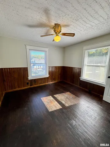 $1,450 | 716 46th Street, Rock Island, IL 61201