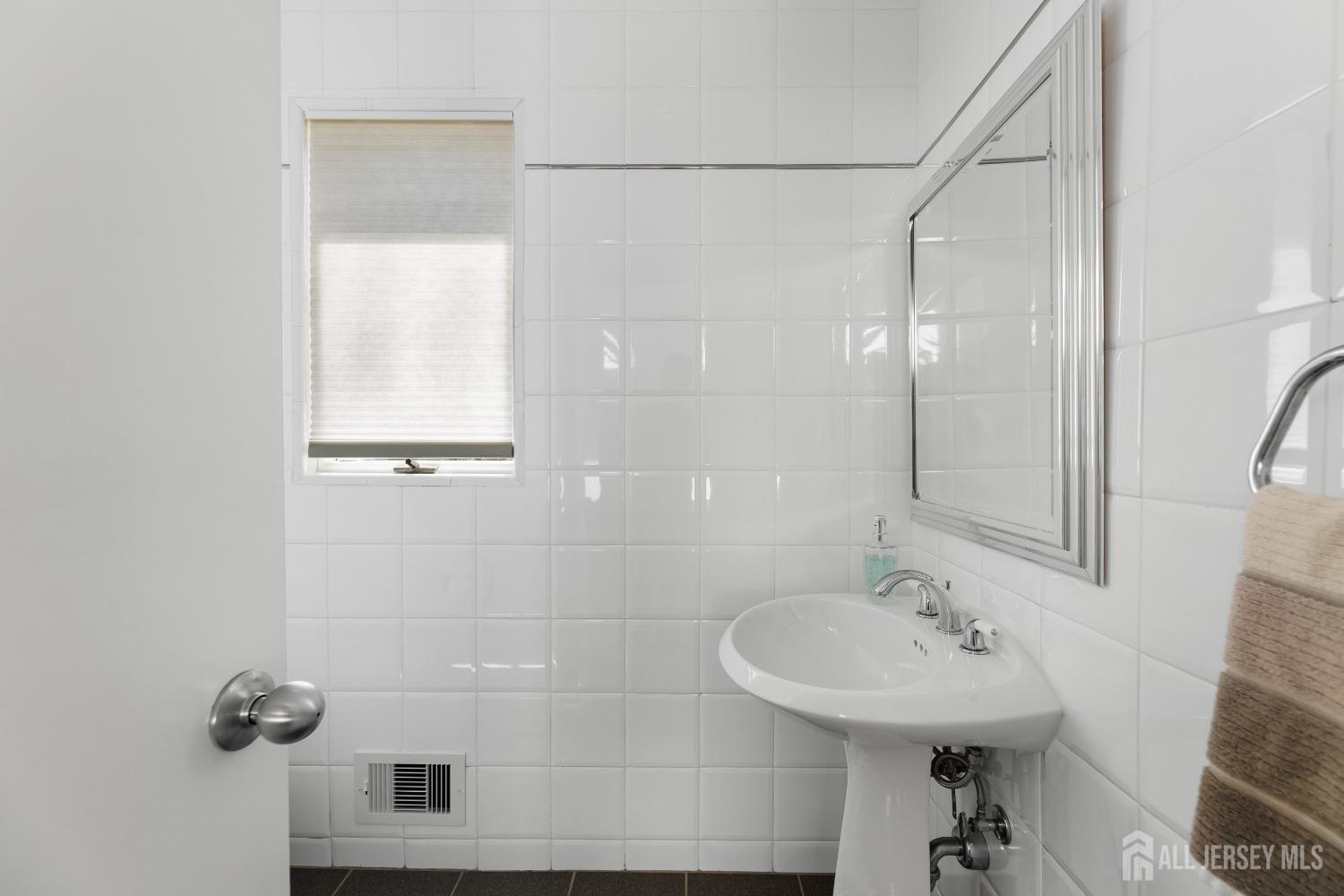 1 Cherokee Road East Brunswick, NJ 08816 - Photo 12 of 66 Gallery Image 12