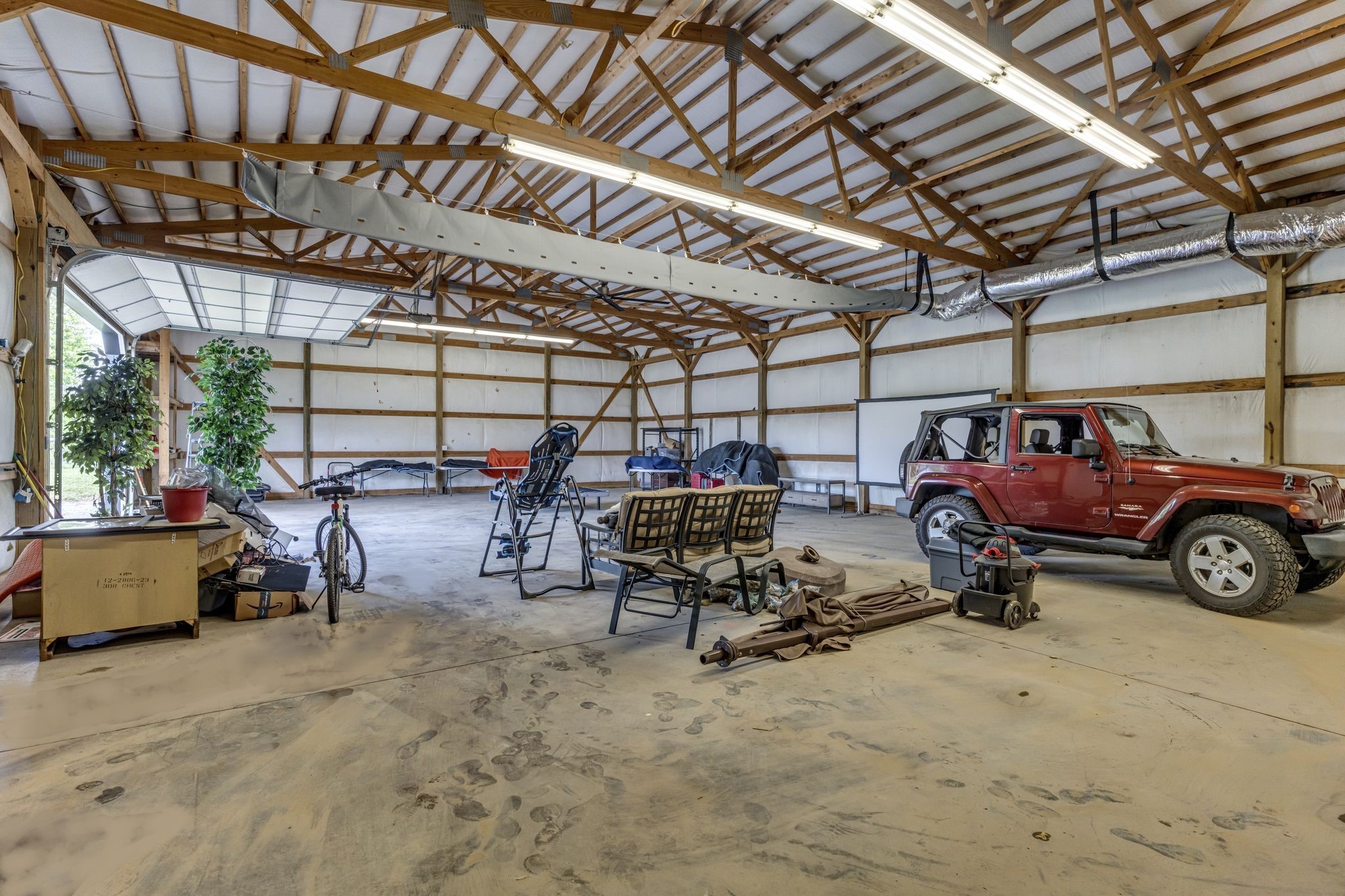6689 East Benton Road Springfield, TN 37172 - Photo 12 of 44 a view of parking garage with cars
