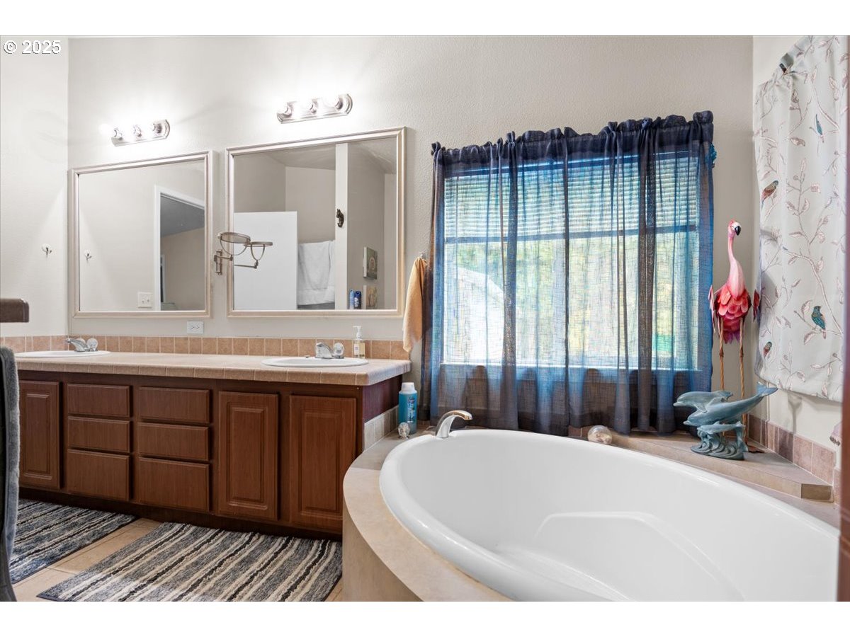 2358 Upper Cow Creek Road Azalea, OR 97410 - Photo 15 of 33