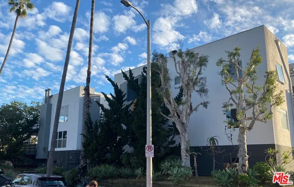 $5,850 | 2207 Brenta Place, Unit 6, Venice, CA 90291