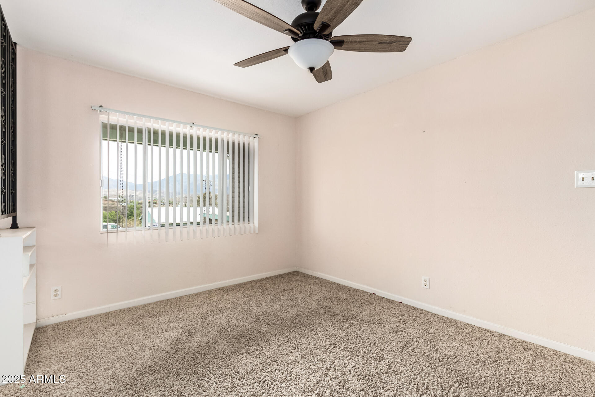 490 South 9th Street Globe, AZ 85501 - Photo 25 of 45 a view of an empty room with a window