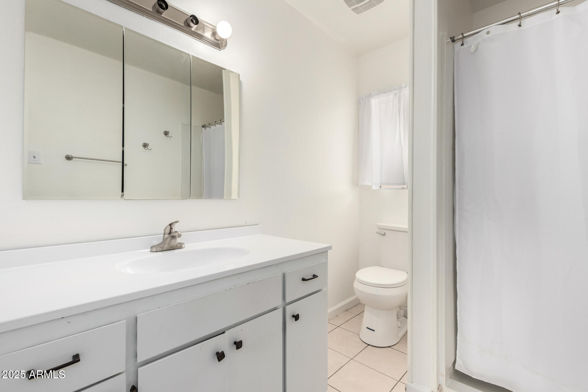 490 South 9th Street Globe, AZ 85501 - Photo 36 of 45 a bathroom with a sink a toilet a shower and a mirror