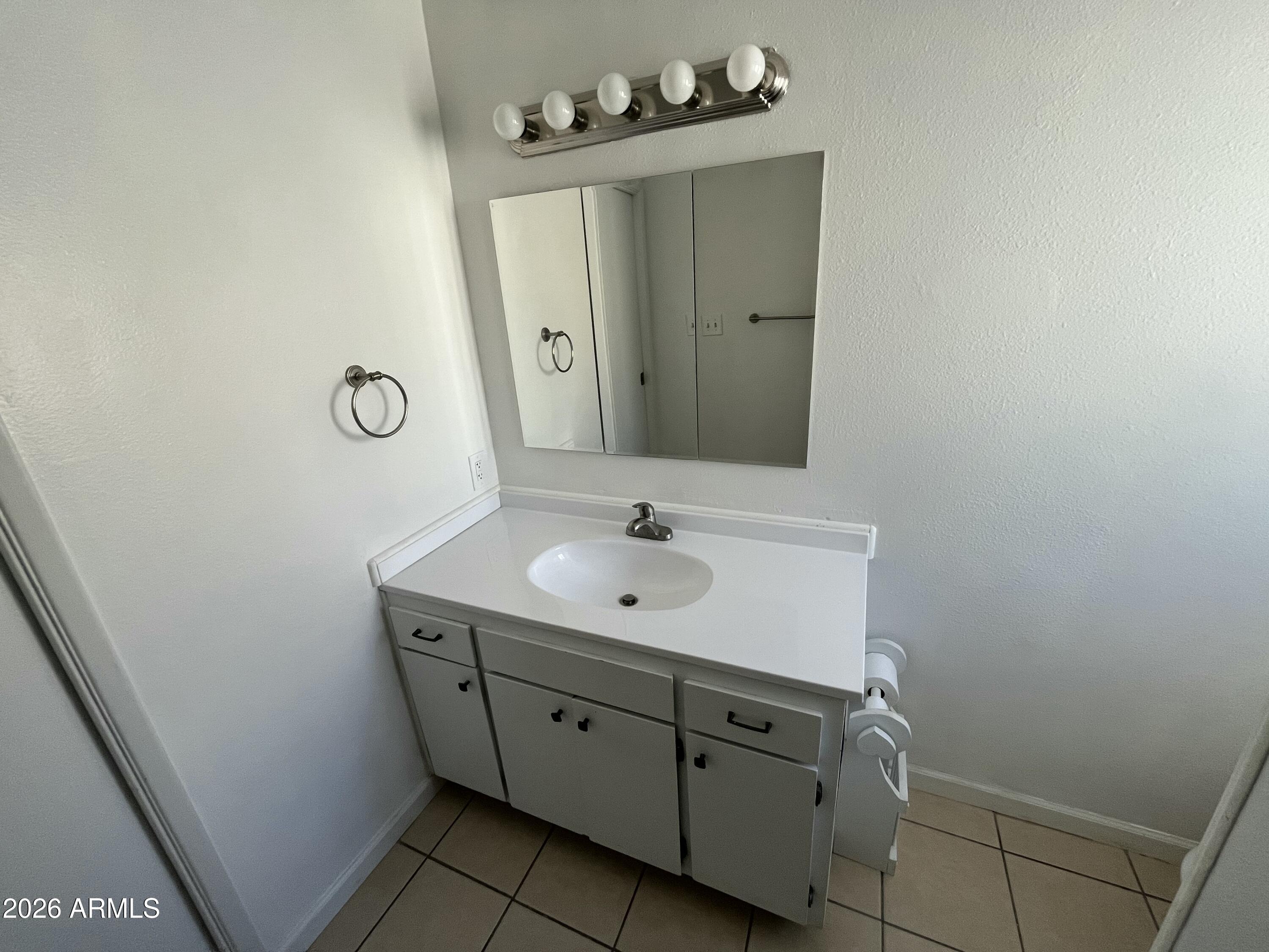 490 South 9th Street Globe, AZ 85501 - Photo 38 of 45 a bathroom with a sink and a mirror