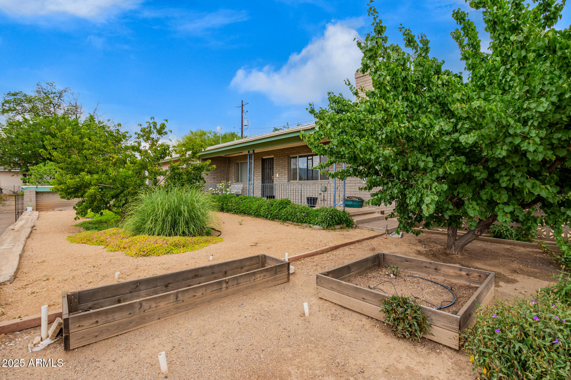 490 South 9th Street Globe, AZ 85501 - Photo 4 of 45 front view of house with a yard