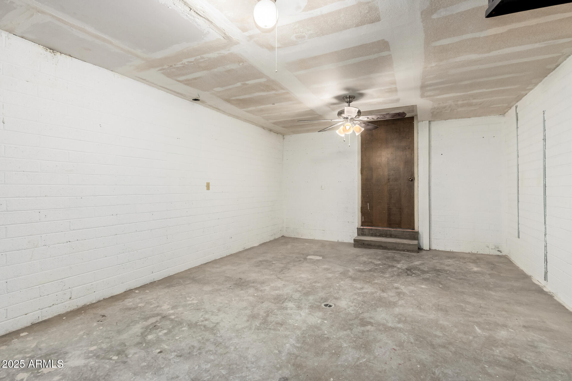 490 South 9th Street Globe, AZ 85501 - Photo 45 of 45 an empty room with a ceiling fan