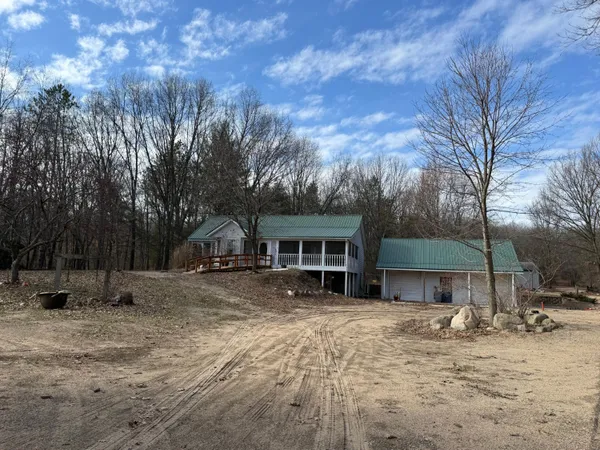 $301,600 | 4685 13 Mile Road Northeast, Rockford, MI 49341
