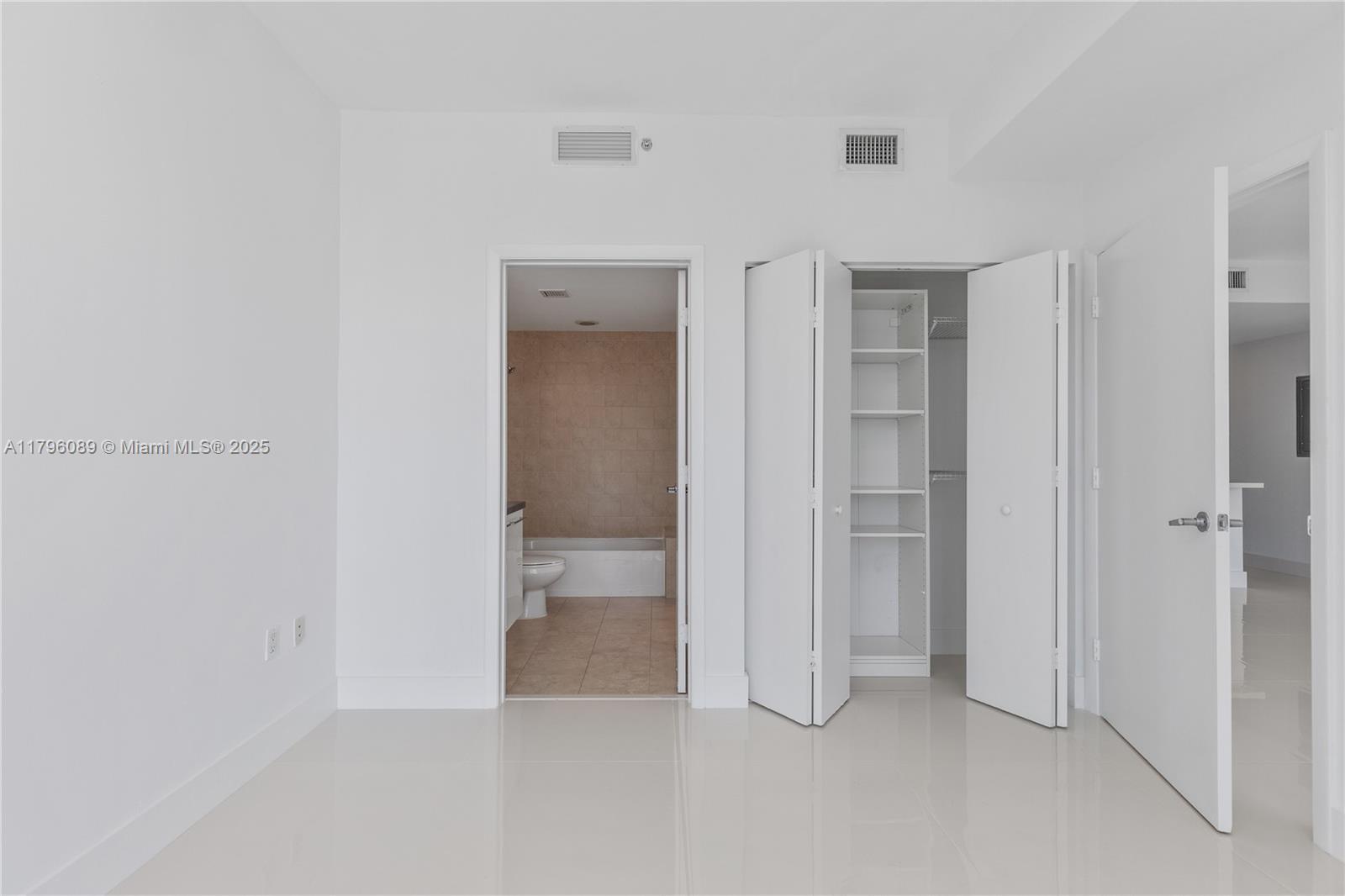 90 Southwest 3rd Street, Unit 3501 Miami, FL 33130 - Photo 10 of 48 Gallery Image 10