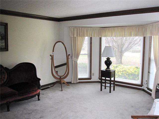 2706 Cages Bend Road Gallatin, TN 37066 - Photo 8 of 20 Large separate living room with bay window and three-piece crown molding.