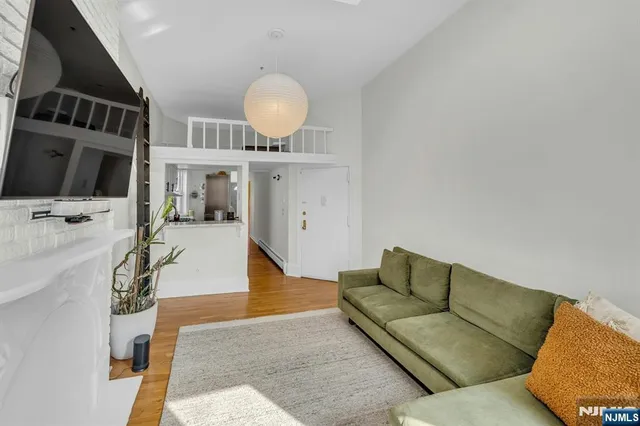 $479,000 | 122 Bright Street, Unit 4W, Jersey City, NJ 07302