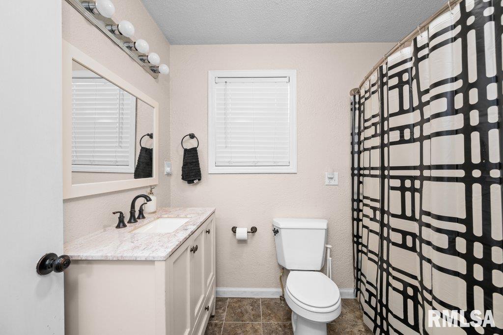 709 Edgington Street Reynolds, IL 61279 - Photo 11 of 28 Gallery Image 11