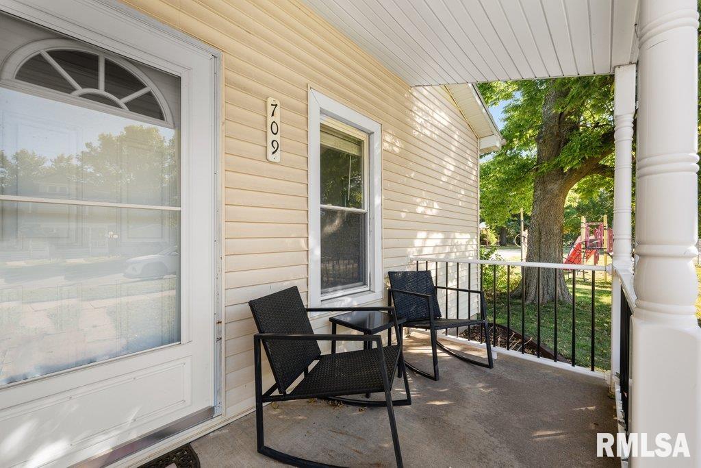 709 Edgington Street Reynolds, IL 61279 - Photo 3 of 28 Gallery Image 3