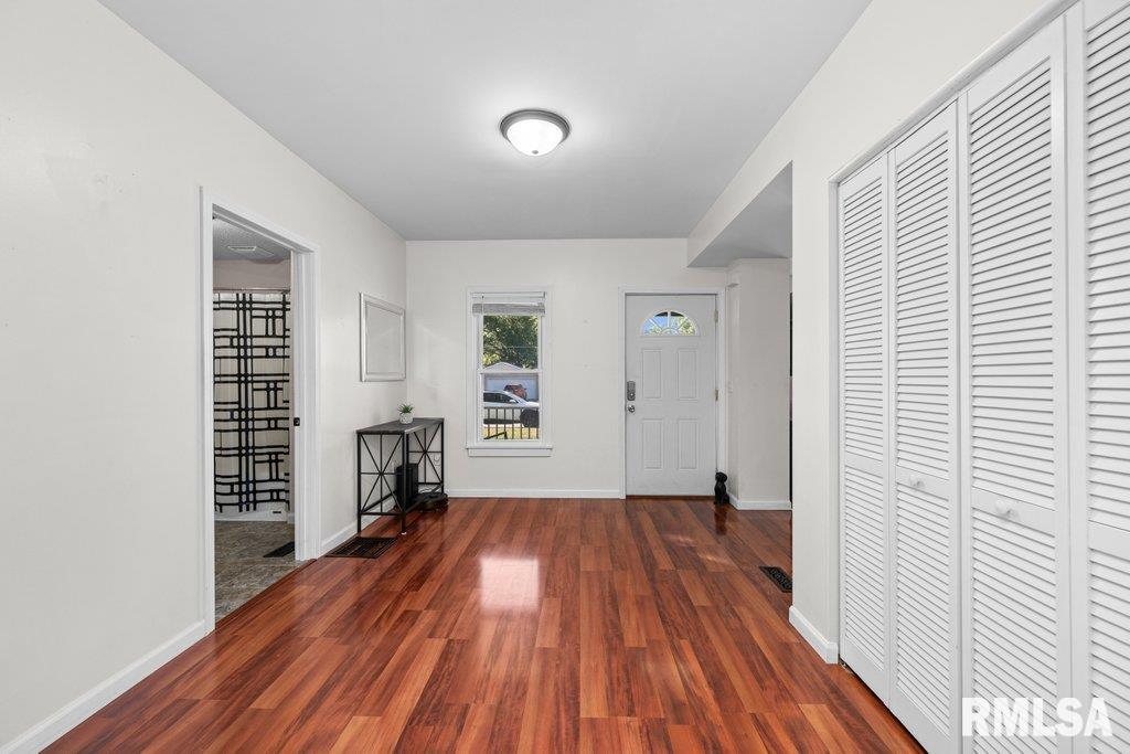 709 Edgington Street Reynolds, IL 61279 - Photo 5 of 28 Gallery Image 5