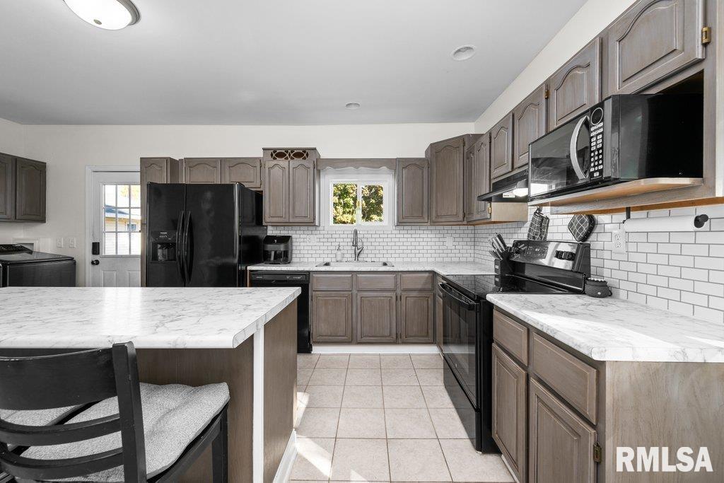 709 Edgington Street Reynolds, IL 61279 - Photo 8 of 28 Gallery Image 8