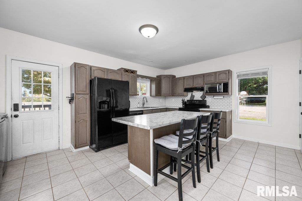 709 Edgington Street Reynolds, IL 61279 - Photo 9 of 28 Gallery Image 9