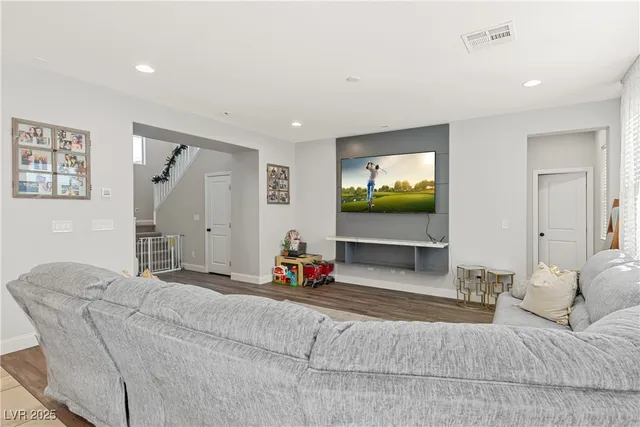 $2,795 | 10331 Western Pine Avenue, Las Vegas, NV 89166