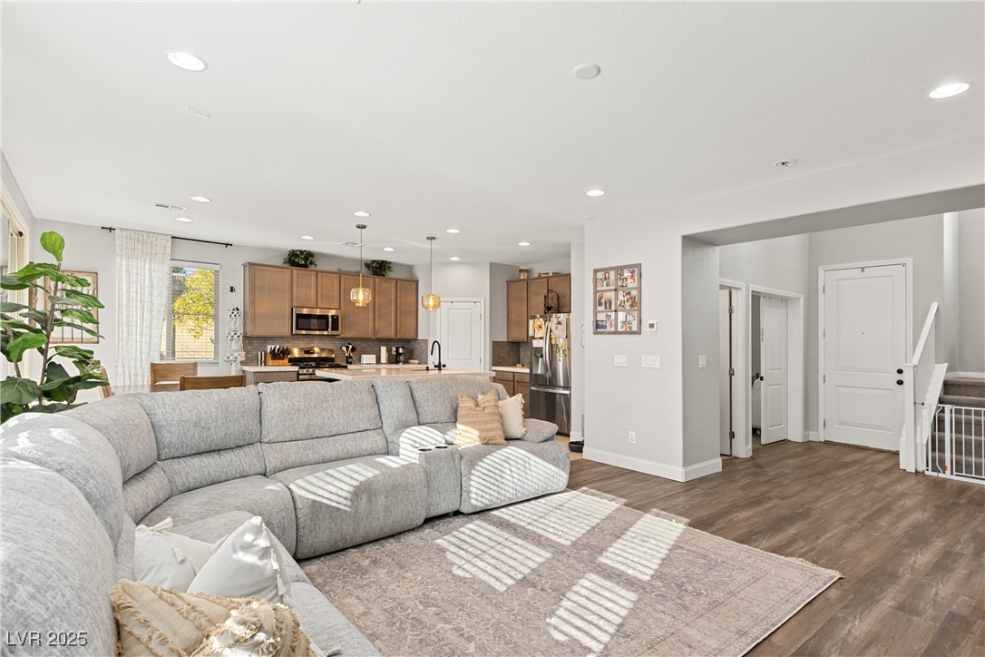 10331 Western Pine Avenue Las Vegas, NV 89166 - Photo 9 of 27