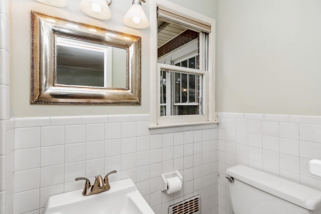 9 Texel Drive Springfield, MA 01108 - Photo 18 of 35