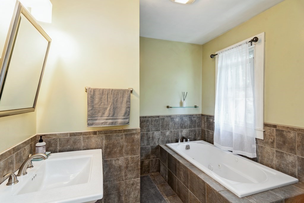 9 Texel Drive Springfield, MA 01108 - Photo 29 of 35