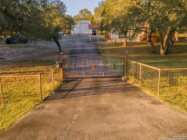 a view of an outdoor space