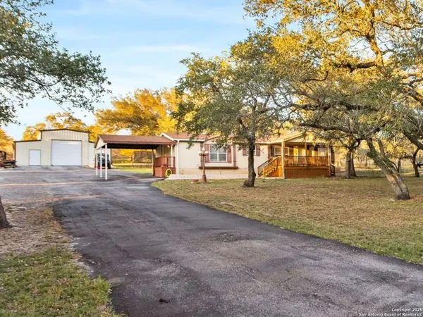$399,500 | 1218 Eagle Creek Drive, Floresville, TX 78114