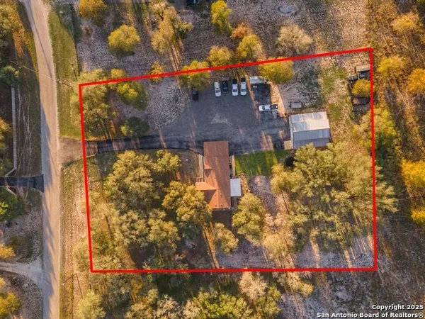 $399,500 | 1218 Eagle Creek Drive, Floresville, TX 78114