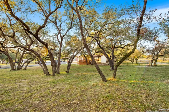 $399,500 | 1218 Eagle Creek Drive, Floresville, TX 78114