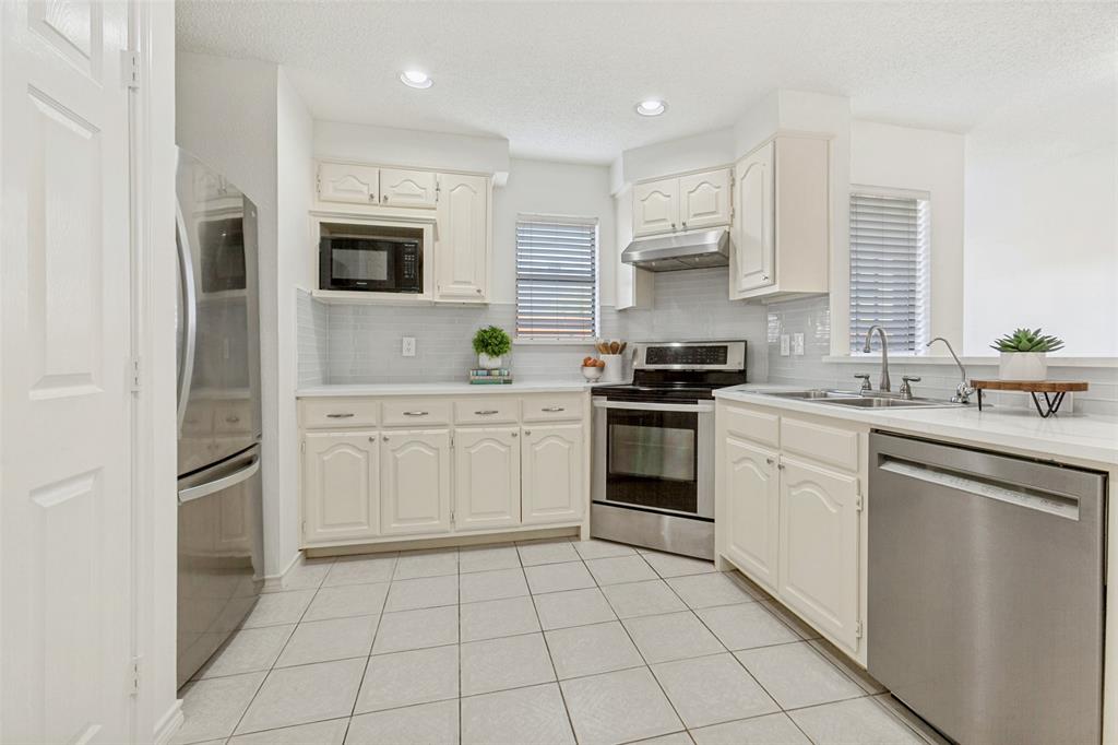 703 Rams Court Richardson, TX 75081 - Photo 4 of 15