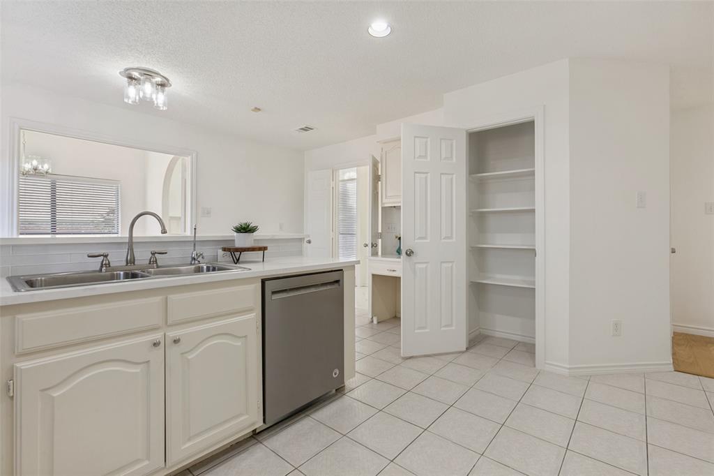 703 Rams Court Richardson, TX 75081 - Photo 5 of 15