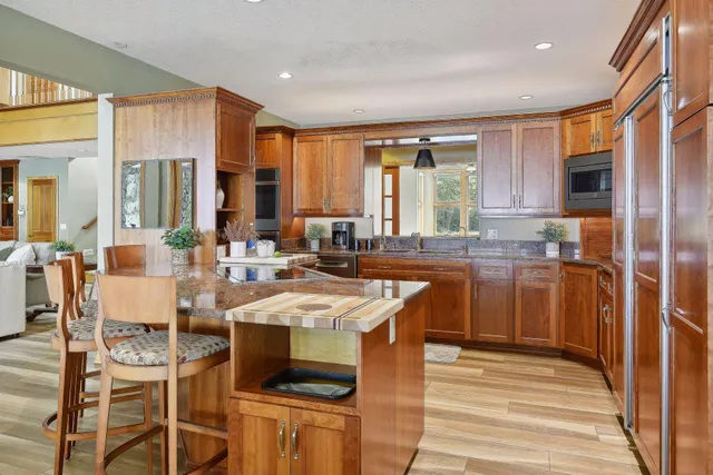 $1,599,000 | 16057 673rd Avenue, Hutchinson, MN 55350