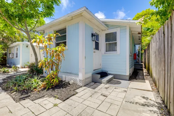 $1,800 | 216 South M Street, Unit 4, Lake Worth Beach, FL 33460