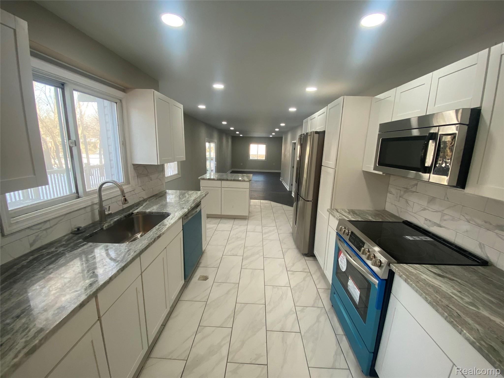 34450 Freedom Road Farmington, MI 48335 - Photo 10 of 41 IMG_9088.jpg
