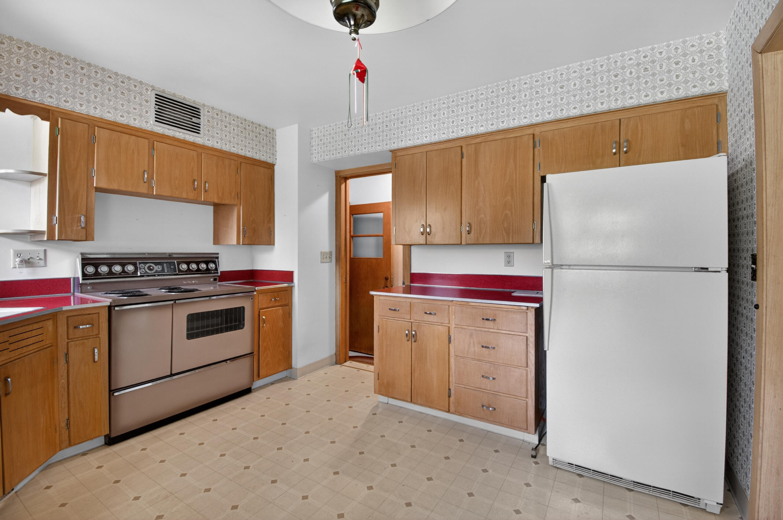 1112 Kentucky Street Racine, WI 53405 - Photo 15 of 29 019_DSC_4160