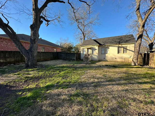 a house view with a backyard space