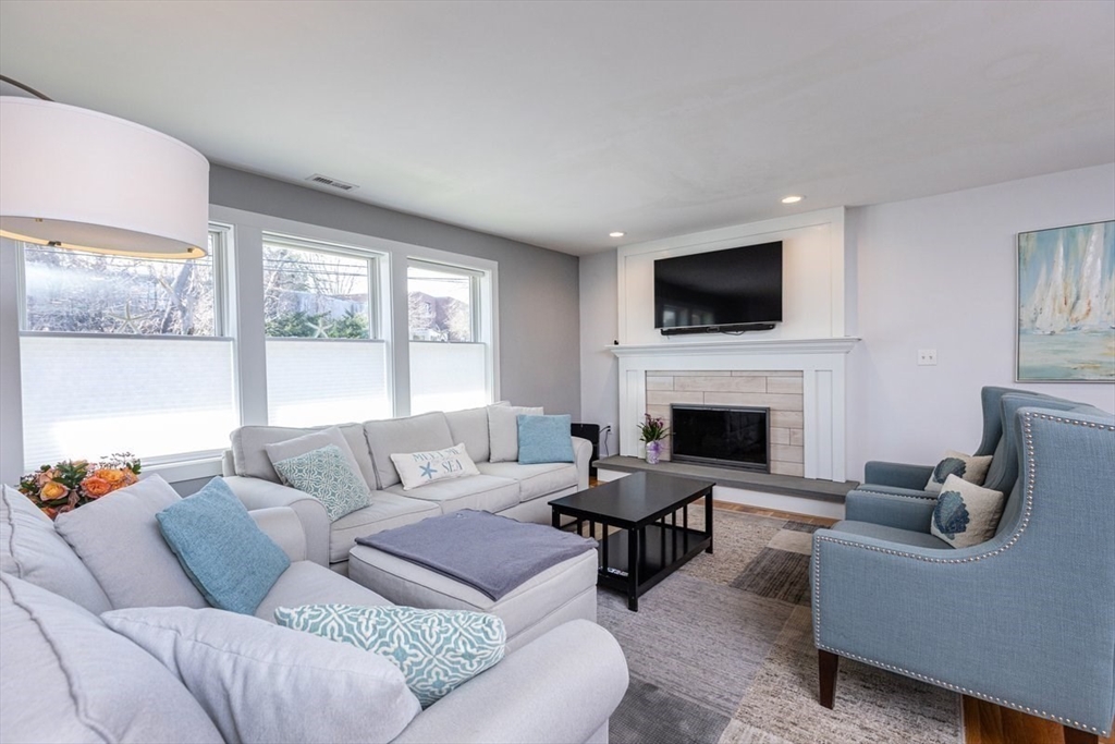 54 Cornell Road Marblehead, MA 01945 - Photo 4 of 40