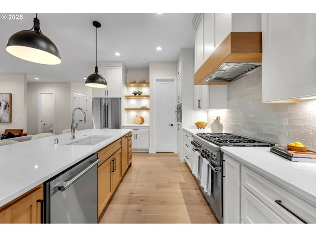 $1,299,000 | 17716 Northeast 25th Avenue, Ridgefield, WA 98642