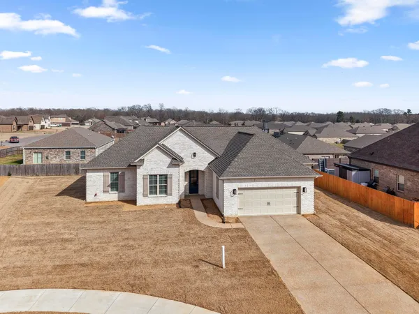$392,500 | 140 Oakland Rdg Cove, Oakland, TN 38060